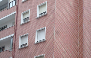 Ejemplos de recercos monopieza, aislamiento para fachada ventilada