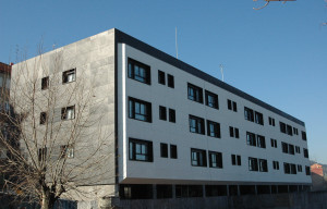 Ejemplos de recercos monopieza, aislamiento para fachada ventilada