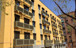 Ejemplos de recercos monopieza, aislamiento para fachada ventilada