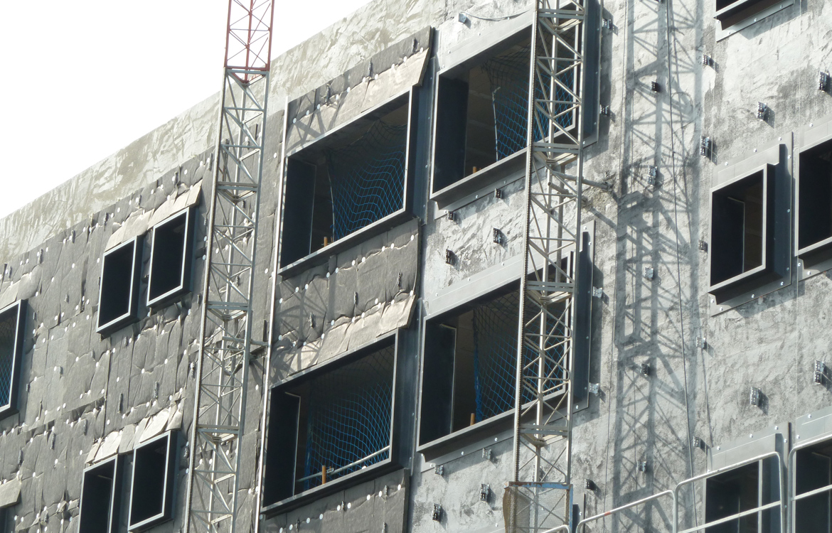 Ejemplos de recercos monopieza, aislamiento para fachada ventilada