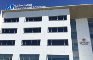 Fabricación e instalación de premarco en fachada ventilada, Universidad Europea del Atlántico, Santander