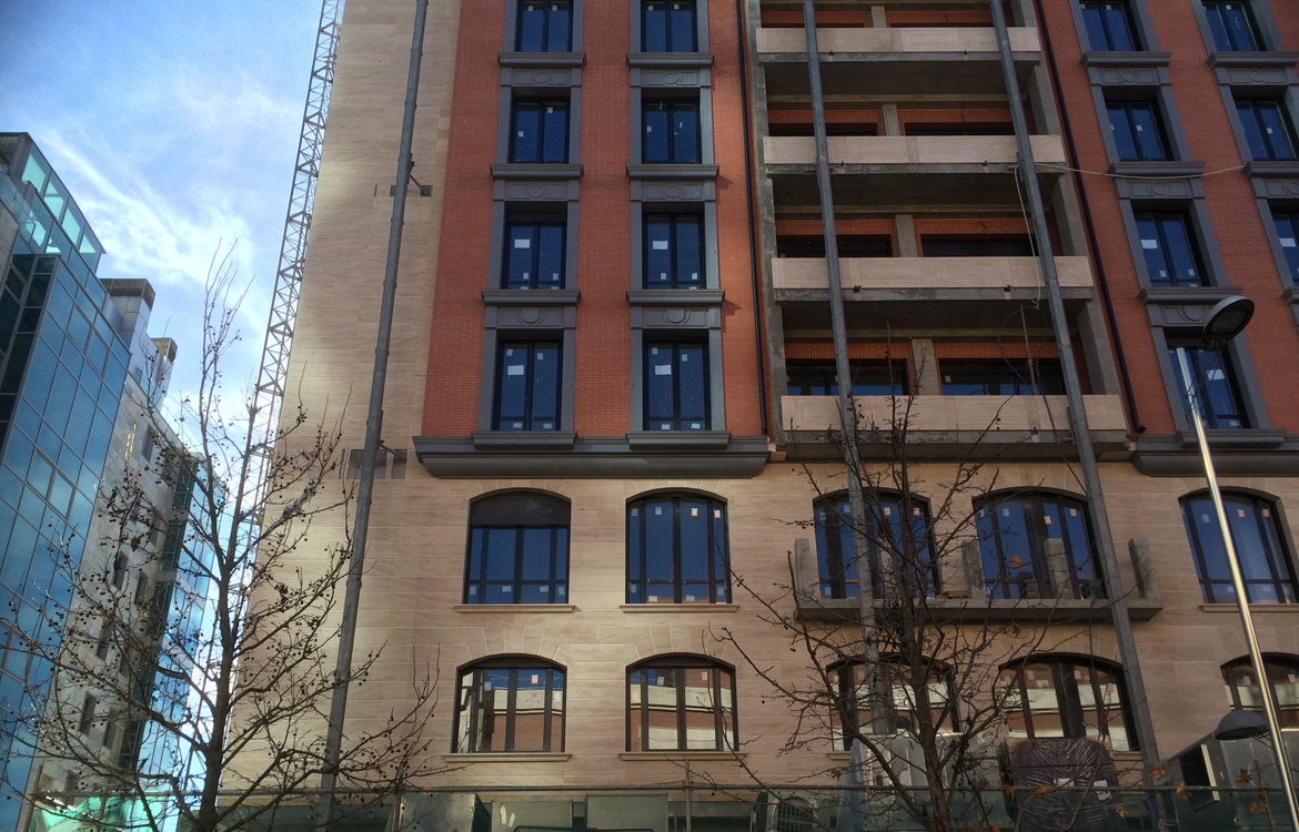 Fachada completa en materiales compuestos GRP, Parkeder en Bilbao