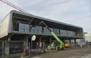 Paneles sándwich para fachada, edificio Aic Automotive Intelligence Center
