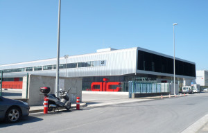 Paneles sándwich para fachada, edificio Aic Automotive Intelligence Center