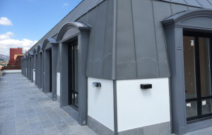 Materiales compuestos GRP en levantes de edificios. Lucarnas