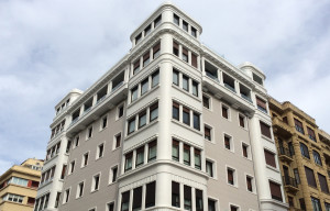 Rehabilitación de fachada con placa ULMA y recercos en Donostia